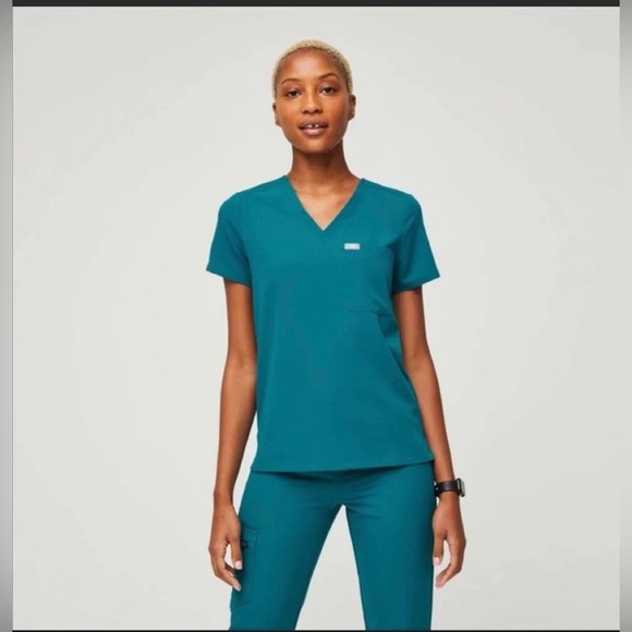 Figs Catarina caribbean blue top and Yola Skinny Scrub Pants set - Picture 8 of 8